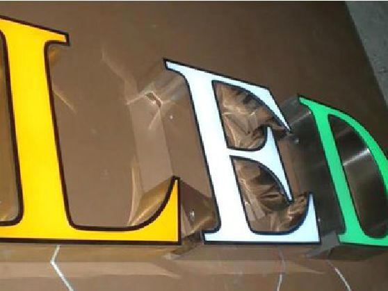 顺昌介绍LED招牌的基础知识。